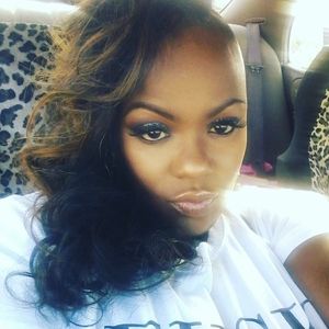 Meet your Posher, Akila